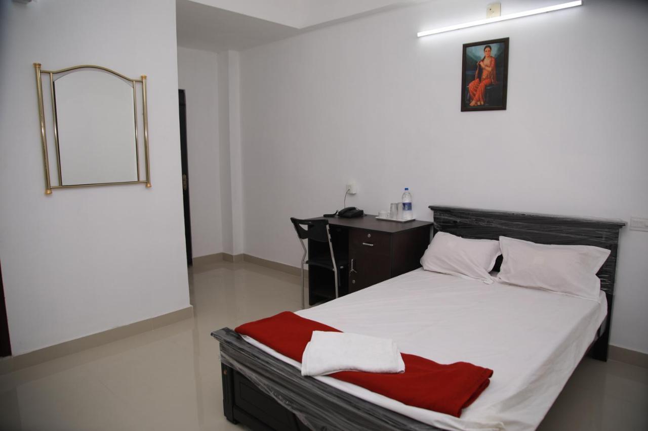 Meghna Residency Hotel Thiruvananthapuram Kültér fotó